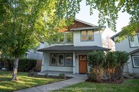 Building Photo - Beautiful Home in SW Bend - 1 pet considered!