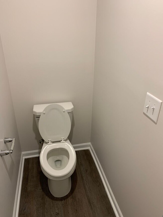 Building Photo - Pre-Leasing Spacious 3 Bed / 2 Bath Home in Waterbury — Available July 26th