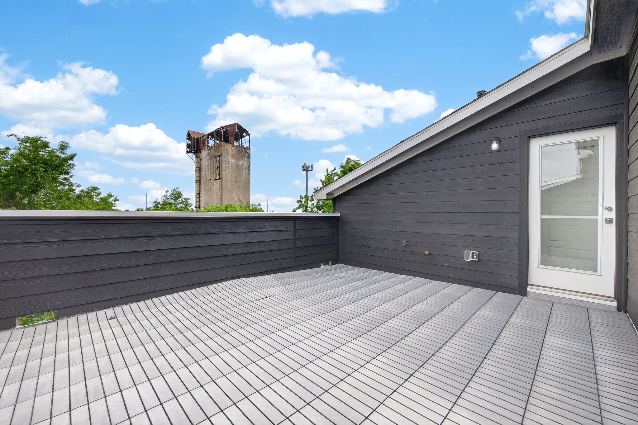 Rooftop - 523 Schweikhardt St