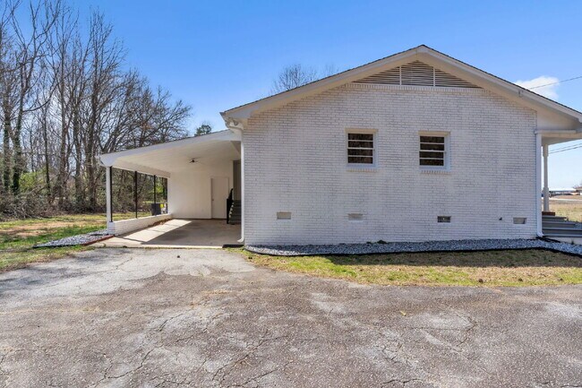 Building Photo - 2BR/1BA Townhome with Granite Countertops & Carport $1400/mo rent