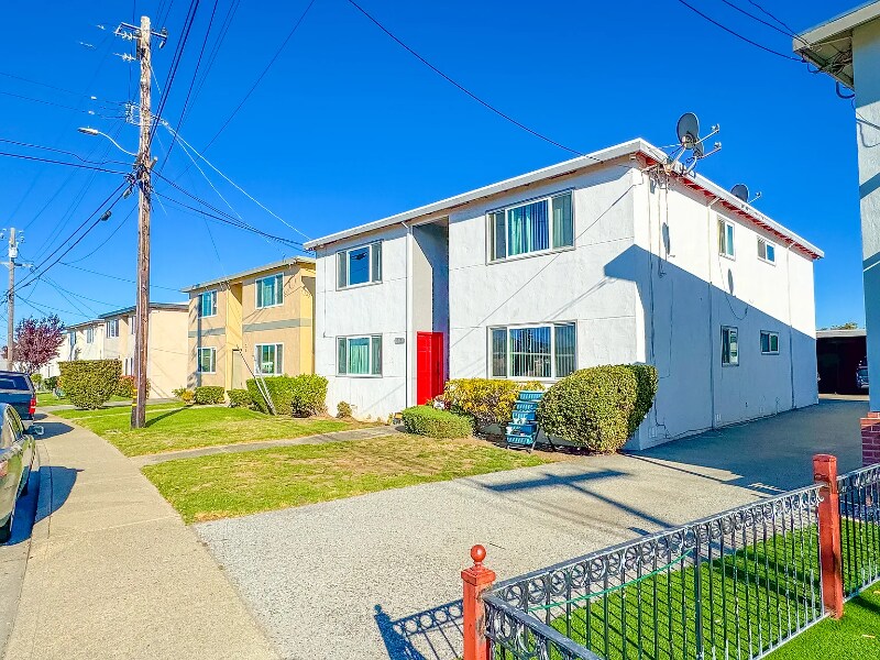 Building Photo - 12 Linden Ave