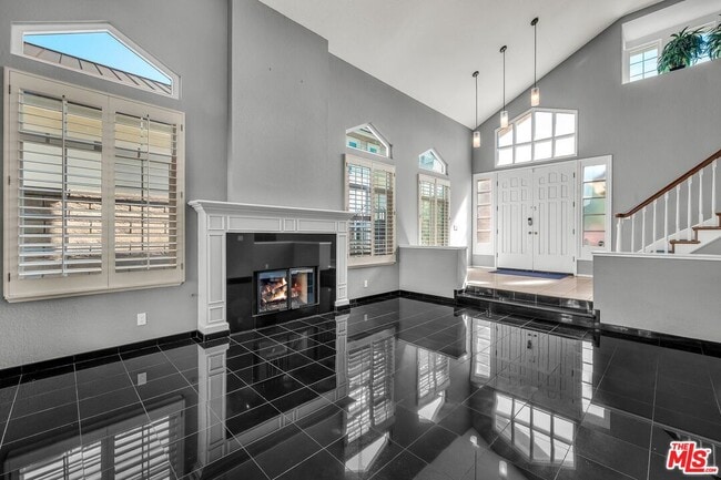 Building Photo - 7513 W 83rd St