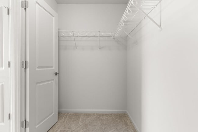 Building Photo - 2 Bed 2.5 Bath Townhome