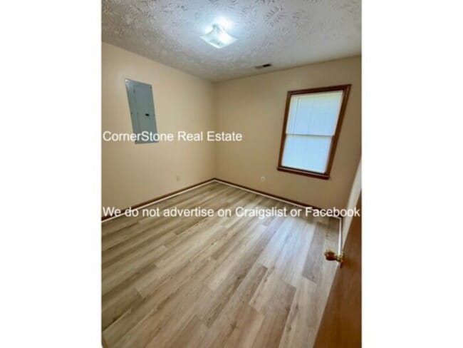 Building Photo - 2217 Mossycup Ln