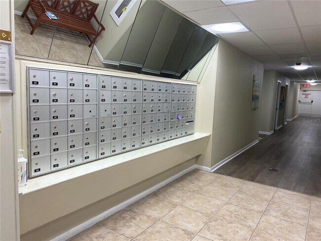 Building Photo - 7400 Sun Island Dr S