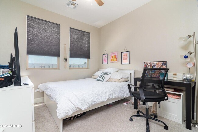 Building Photo - 1406 W Main St