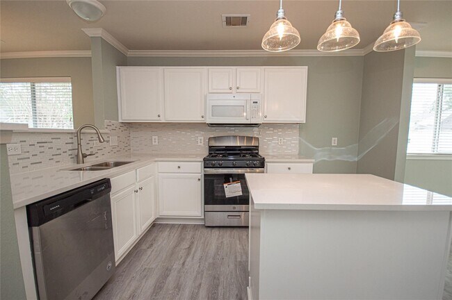 Building Photo - 21030 Alden's Oak