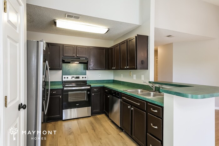 Building Photo - 313 Hampton Ridge Dr