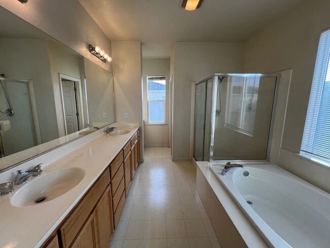 Building Photo - Large Two Story Crossroads Home!
