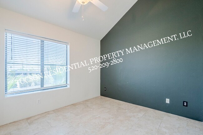 Building Photo - 5675 N Camino Esplendora