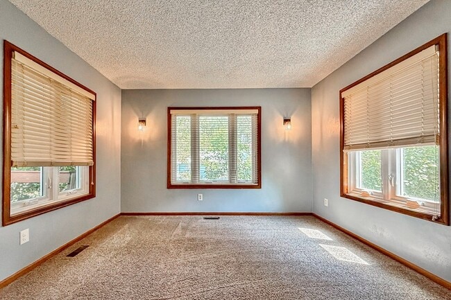 Building Photo - 12182 Heron Dr