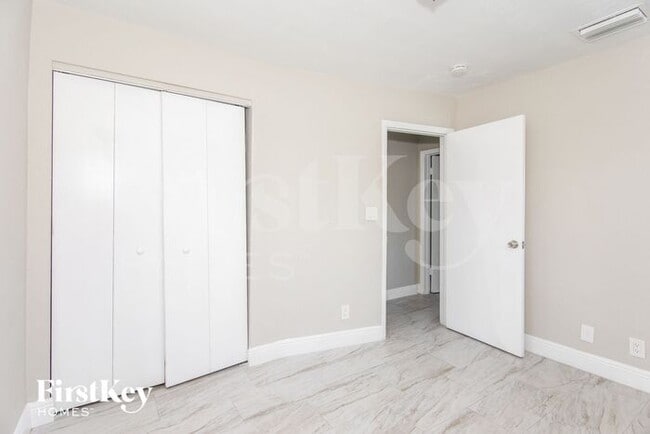 Building Photo - 1524 NE 31st Ct