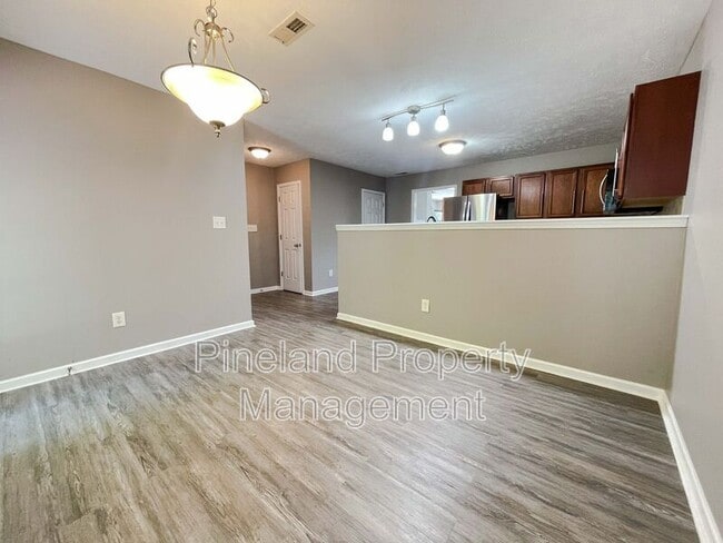 Building Photo - 395 Americana Dr