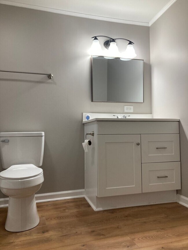 Building Photo - Super cute, newly renovated 3 bed, 1 bath ...