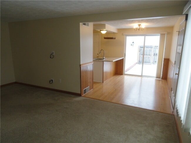 Building Photo - 206 Greenway Blvd