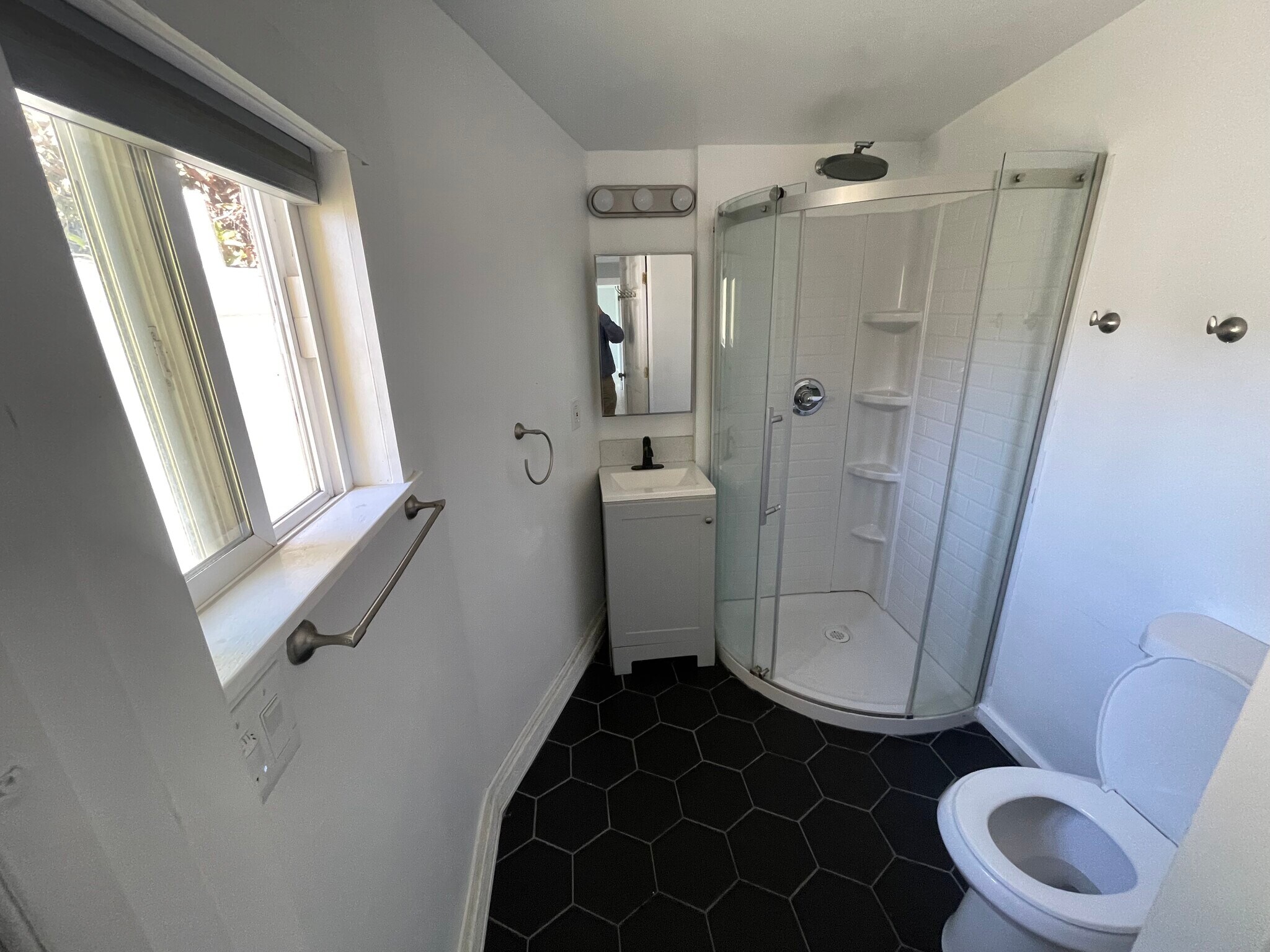 Building Photo - 610 W Manor Dr