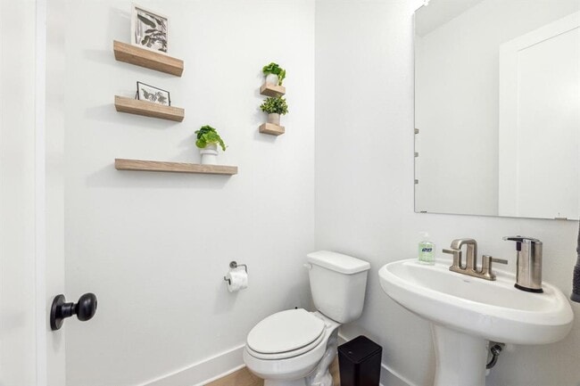 Building Photo - 1034 Grant Wood Ave