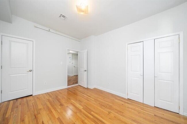 Building Photo - 408 Monroe St