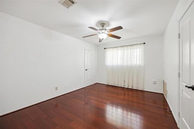 Building Photo - 318 W Fair Harbor Ln
