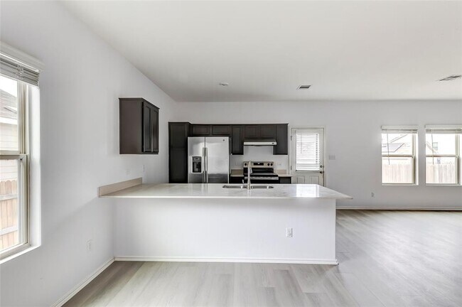 Building Photo - 772 Circle Wy