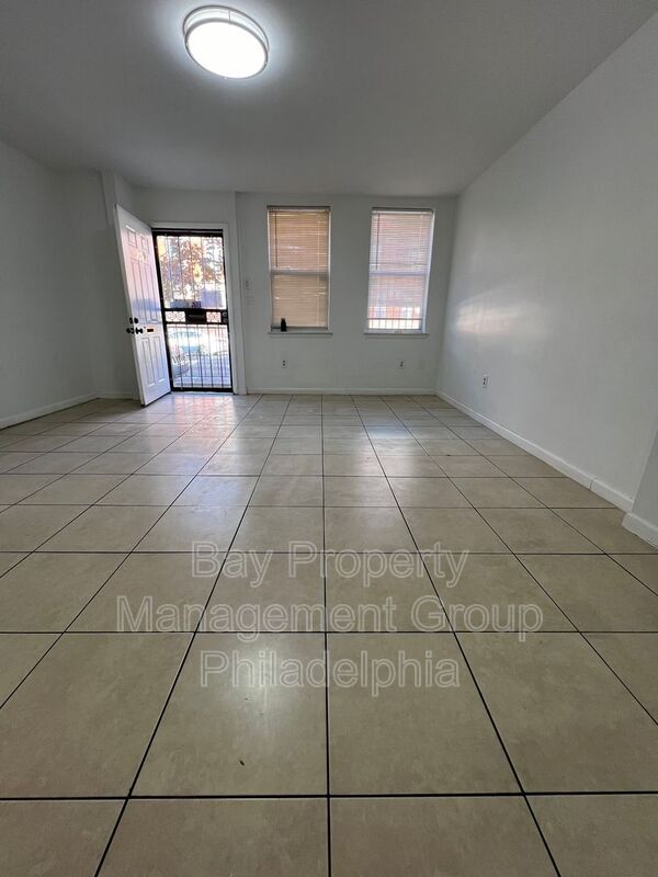 Building Photo - 1610 W Diamond St