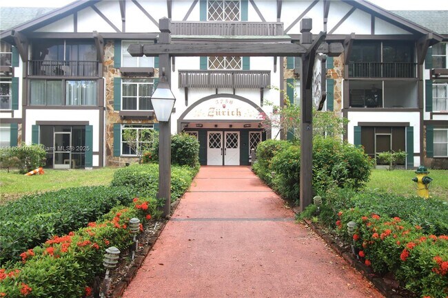 Building Photo - 3750 Inverrary Dr