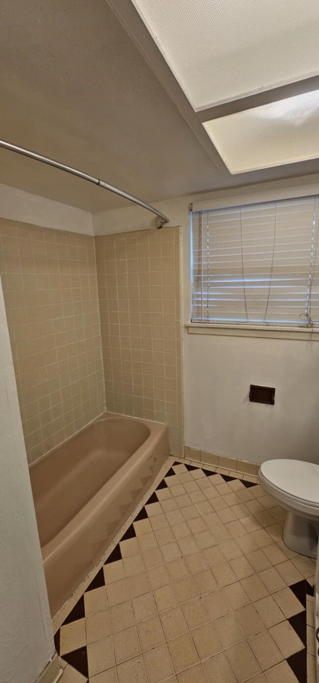 Building Photo - 9721 Foredale St