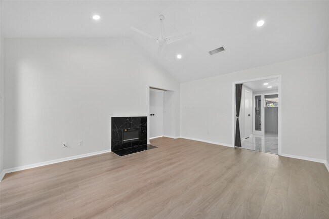 Building Photo - 7447 Cambridge St