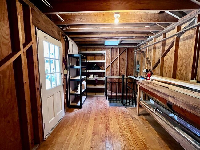 Building Photo - STUNNING home with fully finished BASEMENT!!!