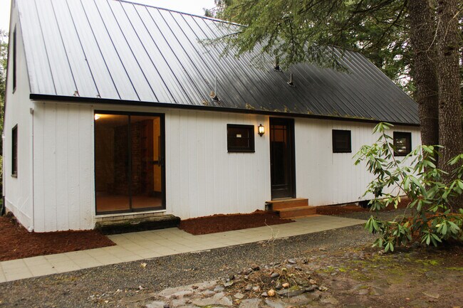 Building Photo - 13625 NW Old Germantown Rd