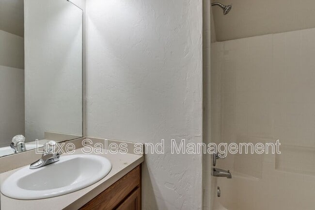 Building Photo - 1736 W Palm Pl