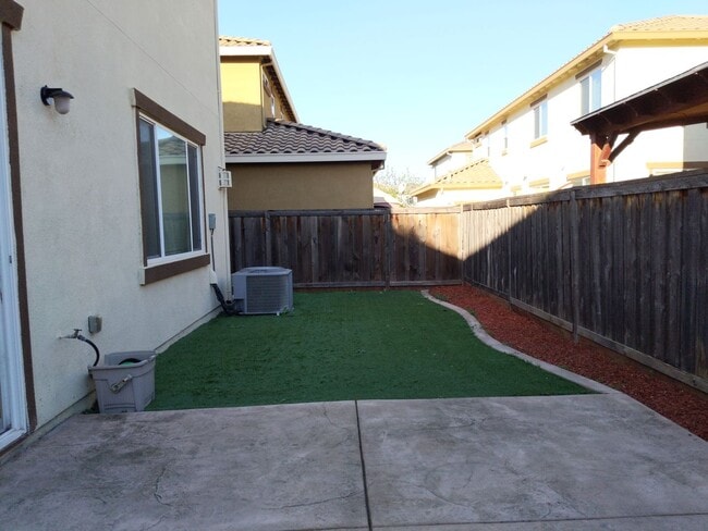 Building Photo - North Vacaville Location!