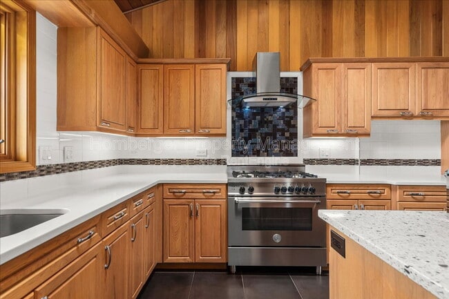Building Photo - 5203 N Mulvaney Ct