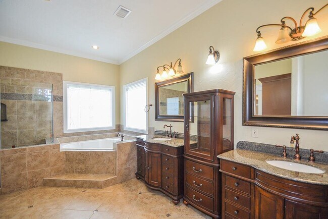 Building Photo - 2326 Walnut Bend Ln