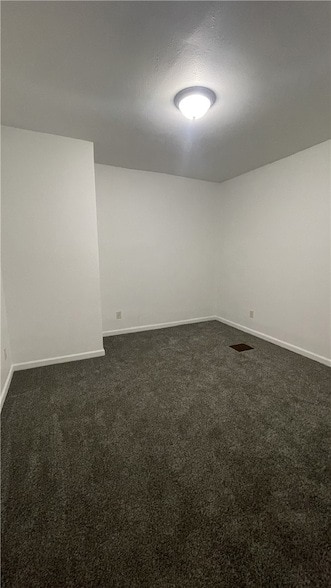 Building Photo - 424 W 7th Ave