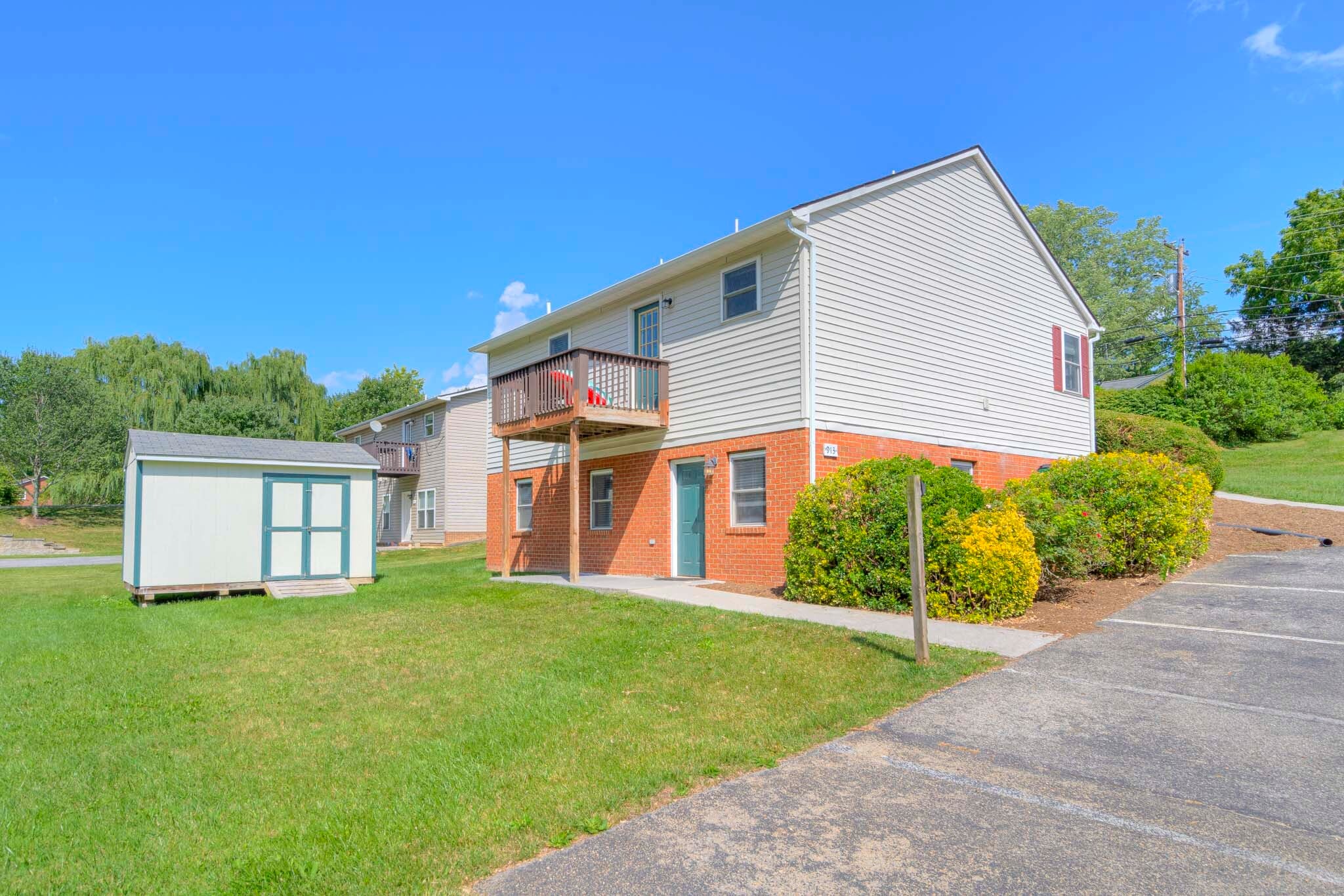 Building Photo - 913 Giles Rd
