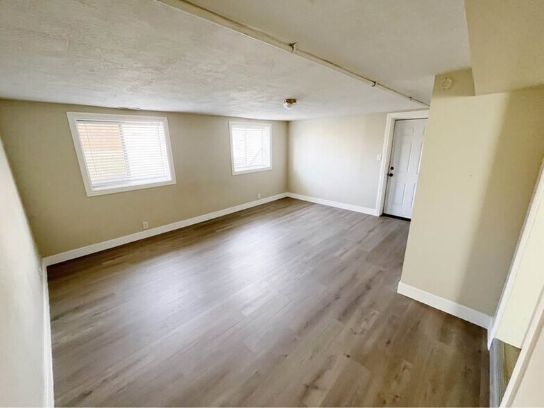 Building Photo - 971 E 300 S