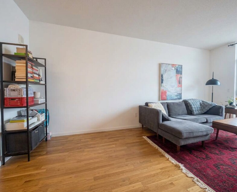 Building Photo - 1133 W Granville Ave