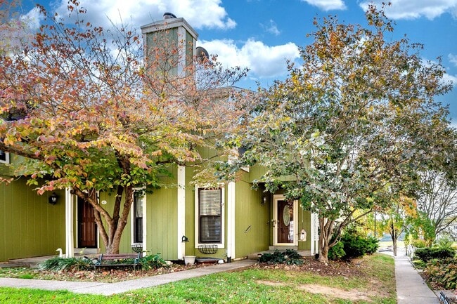 Building Photo - Live the Lake Lifestyle! 3-bedroom, 1.5-bath Condo