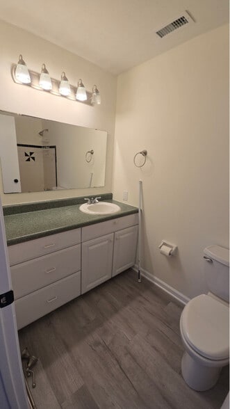 Building Photo - 432 Hickory Ln