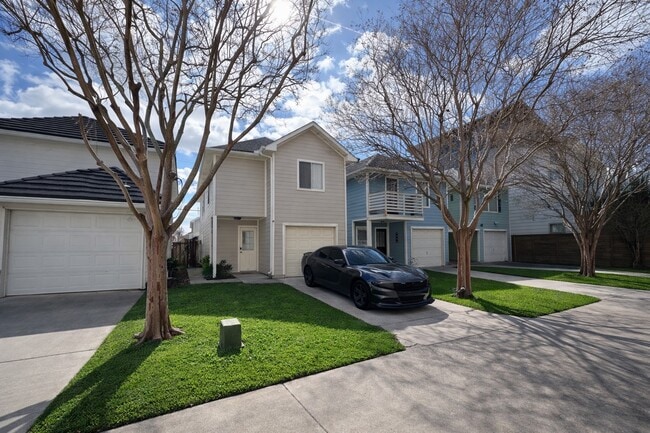 Building Photo - 1204 Andrews St