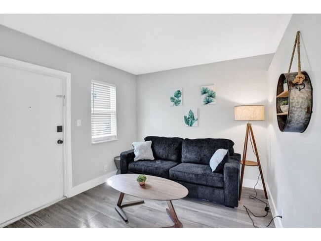 Building Photo - 50 Davie Blvd