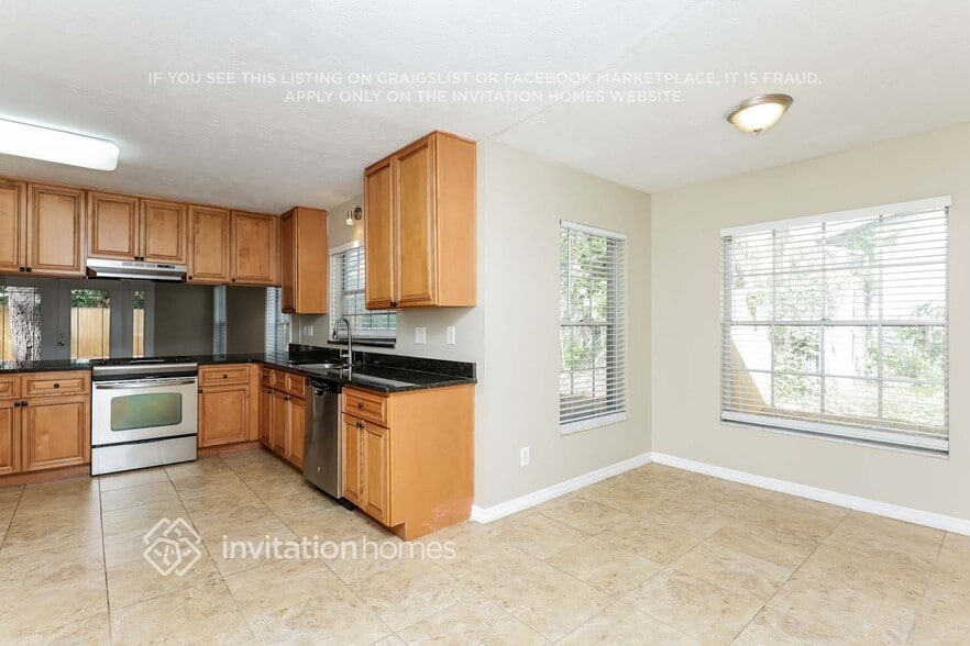 Building Photo - 5208 Cumberland Dr
