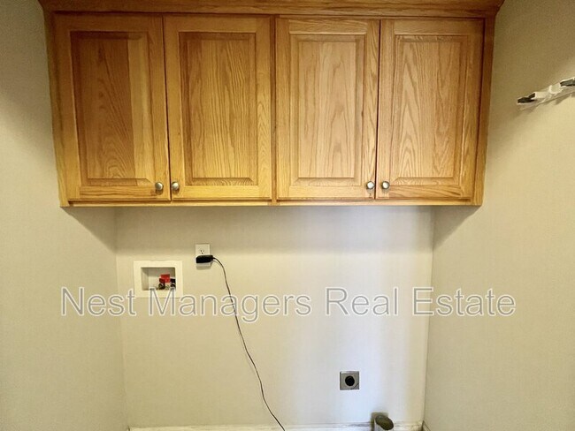 Building Photo - 490 Greywalls Ct