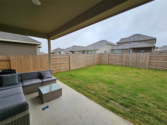 Building Photo - 138 Sugarberry Dr