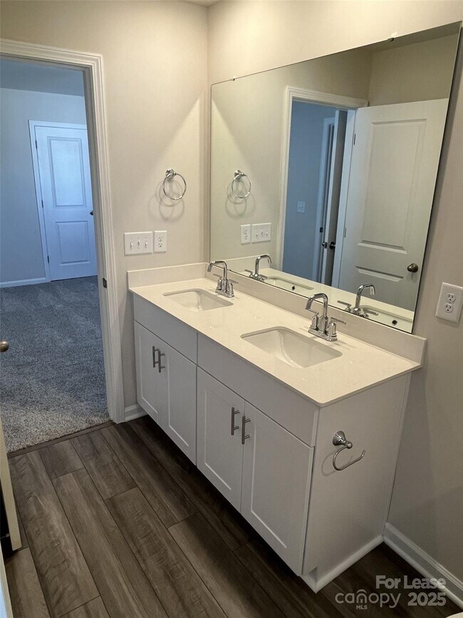 Building Photo - 3863 County Down Ave