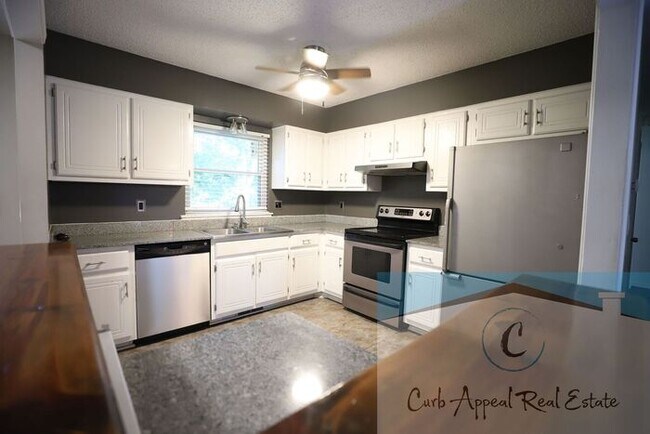 Building Photo - Must see 4-bedroom 2 bath home at 1100 Dupwe.