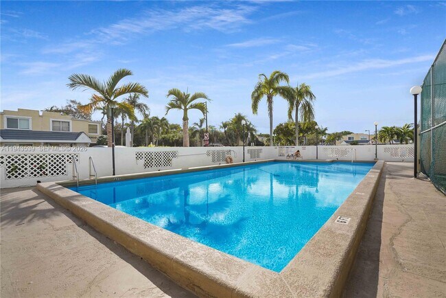 Building Photo - 4560 SW 68th Ct Cir