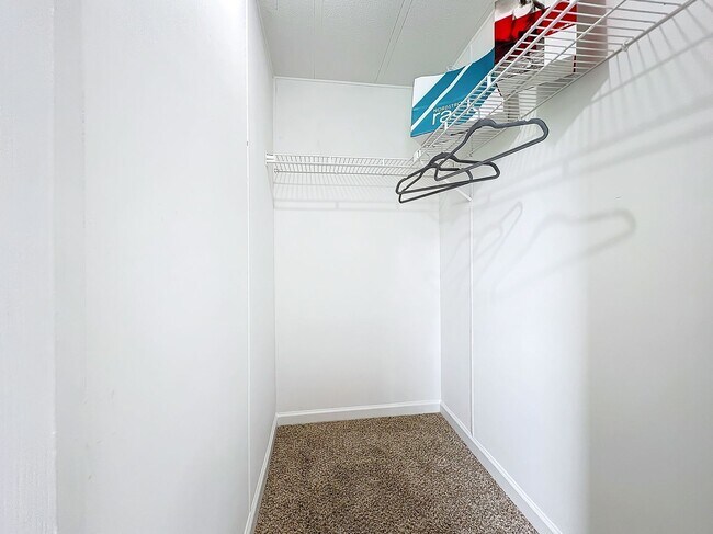 Building Photo - Gorgeous fully remodeled 2-Bedroom, 2 Bath...