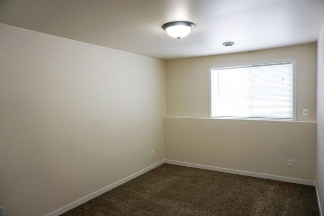 Building Photo - 3 Bed 2 Bath Twin Home